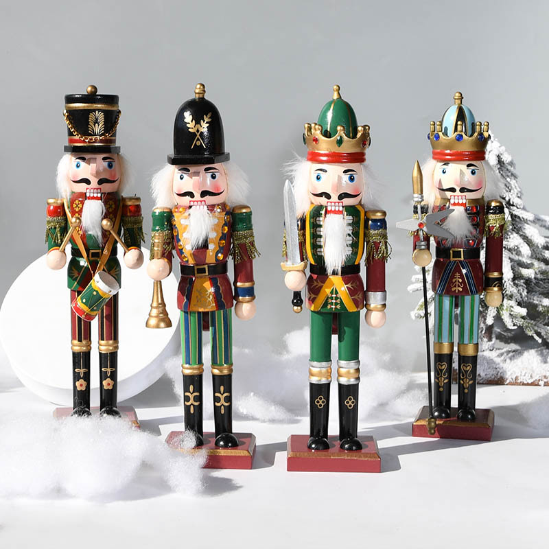 Nutcracker Figurine - جندي كسارة البندق الخشبية بطول 30